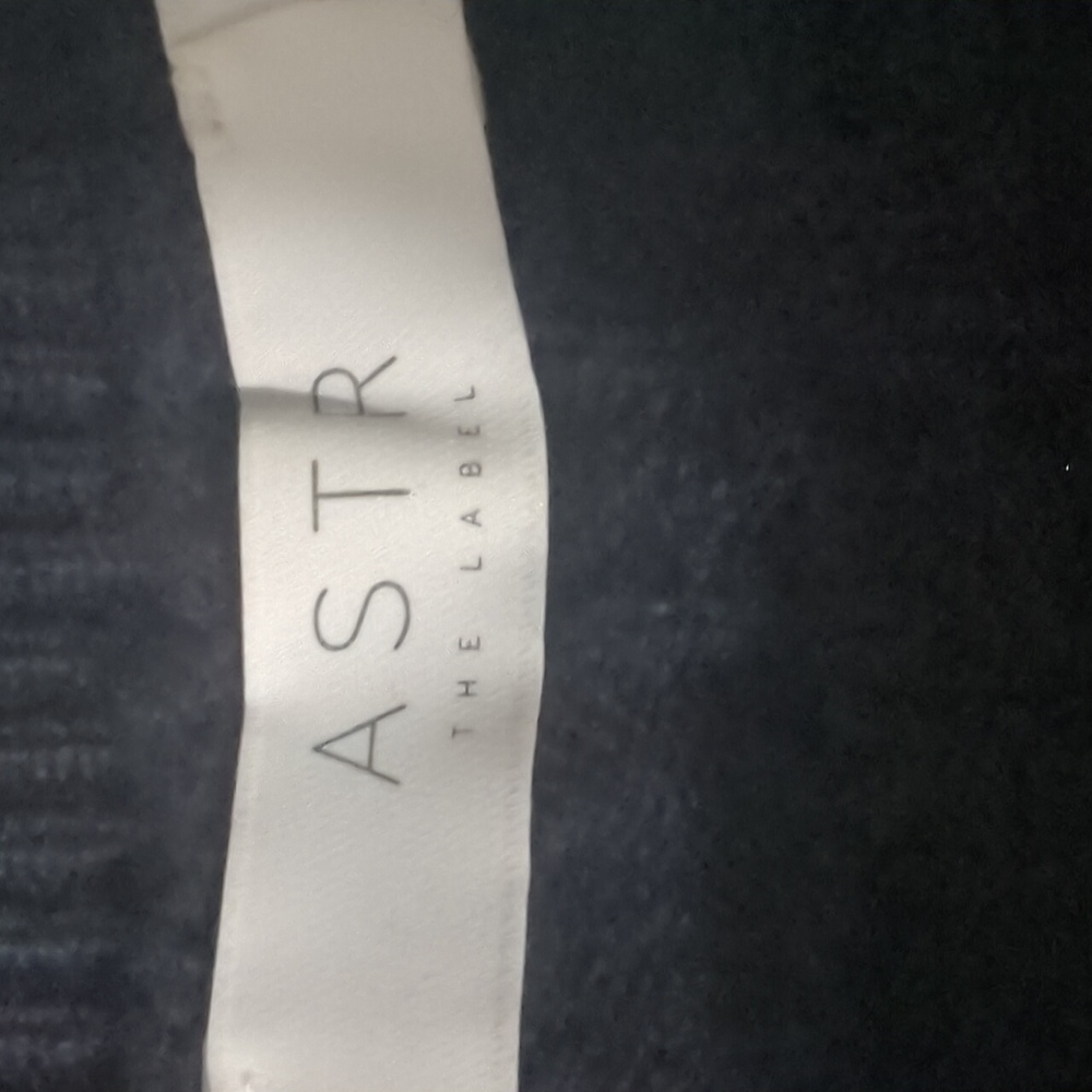 NWT ASTR Wool Blend Women's Navy Cable Knit Cropped Large Sweater - Picture 6 of 9